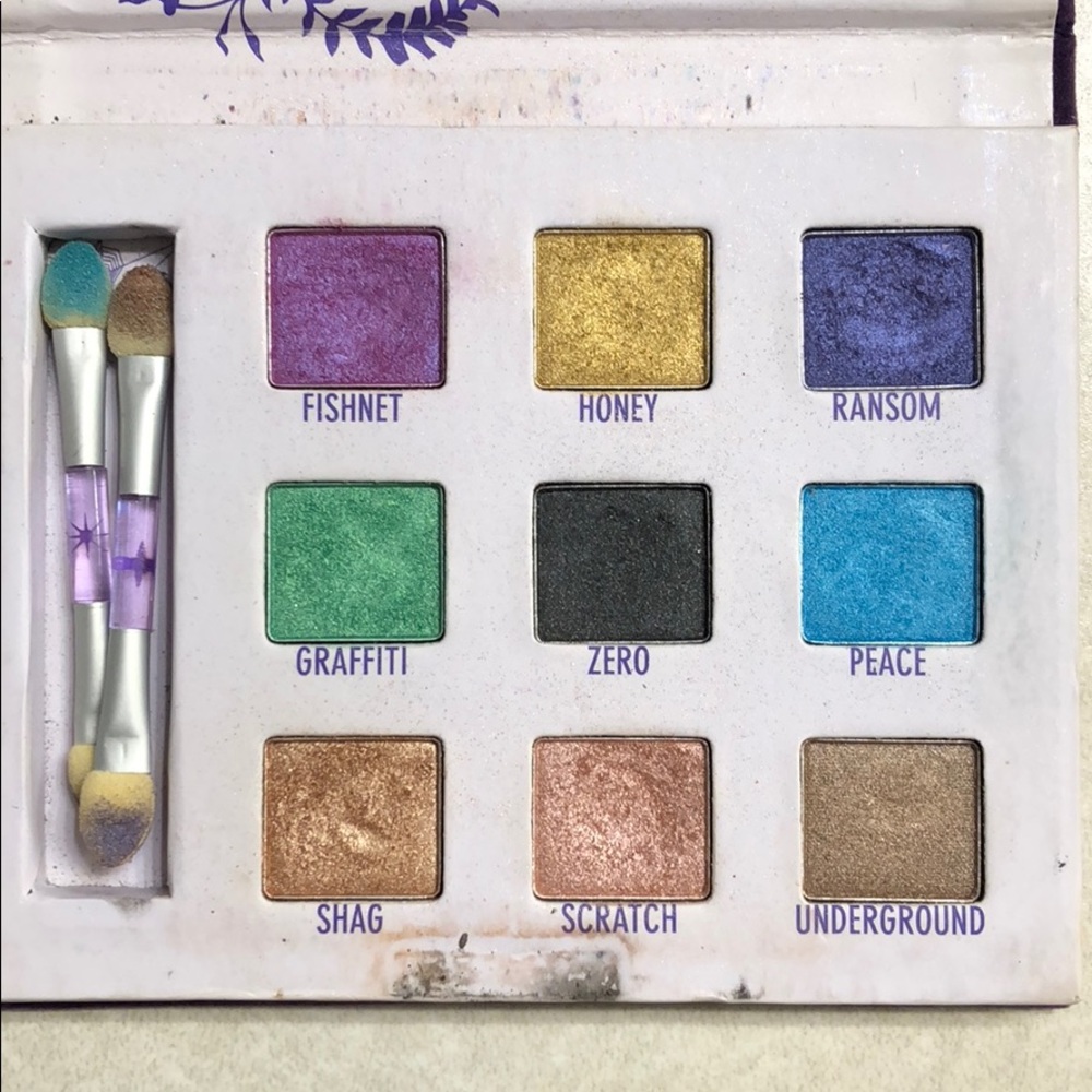 Urban Decay eyeshadow pallet